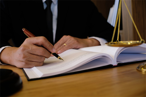 打架导致对方骨折会判刑吗？(打架导致对方骨折会判刑吗)